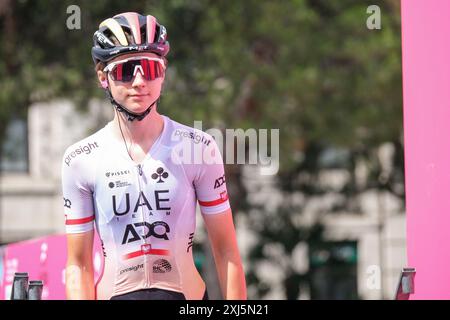 Chiara Consonni (ITA) de l'UAE Team ADQ au départ du Cycling Giro d'Italia Women 2024 départ de la 8ème étape finale de Pescara à l'Aquila, Italie. Banque D'Images