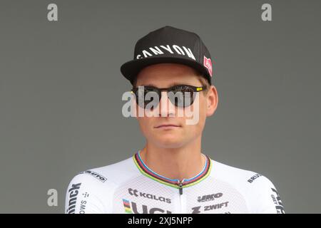 Champion du monde Mathieu Van Der Poel Portrait MVDP au Tour de France 2024 Banque D'Images