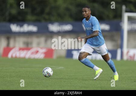 Le défenseur brésilien de Napoli Natan contrôle le ballon lors du match amical SSC Napoli Anaune val di non SSC Napoli 2024-25 camp d'entraînement de pré-saison à val di Sole dans le Trentin, Dimaro Folgarida&#XA;&#XA; Banque D'Images