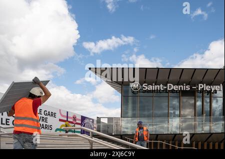 Gare St Denis Pleyel sur la ligne 14 Paris banlieue Banque D'Images