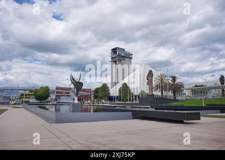 Vue sur le centre des congrès, planétarium et téléphérique dans la zone des forts pendant une journée nuageuse, pas de gens Banque D'Images