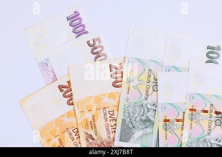 Billets de différentes coupures émis par Ceska Narodni Banka en couronnes CZK Banque D'Images