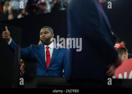 Milwaukee, États-Unis. 15 juillet 2024. Le représentant des États-Unis Byron Donalds (républicain de Floride) lors de la première nuit de la Convention nationale républicaine à Milwaukee, WI, États-Unis au Forum Fiserv le lundi 15 juillet 2024. Photo Annabelle Gordon/CNP/ABACAPRESS. COM Credit : Abaca Press/Alamy Live News Banque D'Images