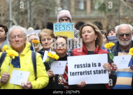 Sydney, Australie. 17 juillet 2024. Des Ukrainiens et d’autres organisent une commémoration à la place Martin pour le 10e anniversaire du massacre du vol MH17. Crédit : Richard Milnes/Alamy Live News Banque D'Images