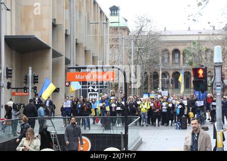 Sydney, Australie. 17 juillet 2024. Des Ukrainiens et d’autres organisent une commémoration à la place Martin pour le 10e anniversaire du massacre du vol MH17. Crédit : Richard Milnes/Alamy Live News Banque D'Images