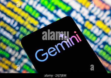 Paraguay. 16 juillet 2024. Dans cette illustration photo, le logo Google Gemini est affiché sur l'écran d'un smartphone. Crédit : SOPA images Limited/Alamy Live News Banque D'Images