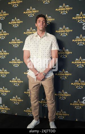 Arlington, États-Unis. 15 juillet 2024. Christian Yelich, joueur des Milwaukee Brewers, assiste au tapis rouge de la fête des joueurs 2024 organisée par la Major League Baseball Players Association (MLBPA), Lids et Topps au AT&T Stadium à Arlington, Texas, le lundi 15 juillet 2024. L'événement fait partie de la semaine All-Star MLB. (Photo de Javier Vicencio/Eyepix Group) (photo de Eyepix/NurPhoto) crédit : NurPhoto SRL/Alamy Live News Banque D'Images