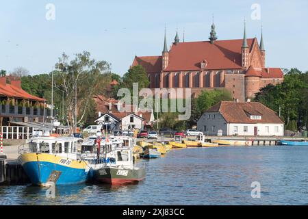 Port de Frombork et cathédrale gothique Basilique de l'Assomption de la Bienheureuse Vierge Marie et Saint André, Cathédrale de Frombork, sur la cathédrale Hil Banque D'Images