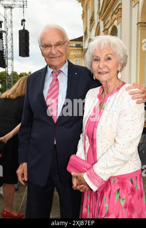 Dr. Edmund Stoiber mit Ehefrau Karin / Sommerempfang des Bayerischen Landtags 2024 / Schloss Schleißheim / München / 16. Juillet 2024 *** Dr Edmund Stoiber avec sa femme Karin réception d'été du Parlement de l'État de Bavière 2024 Schloss Schleißheim Munich 16 juillet 2024 Banque D'Images