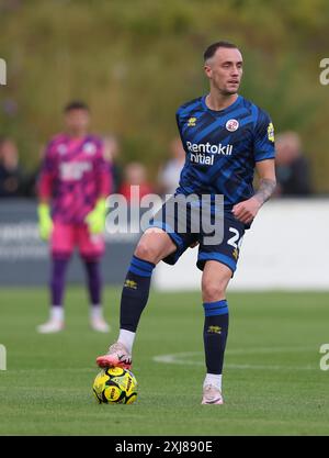 Crawley Town's Toby Mullarkey pendant la pré-saison amicale entre Lewes et Crawley Town au Dripping Pan. Banque D'Images