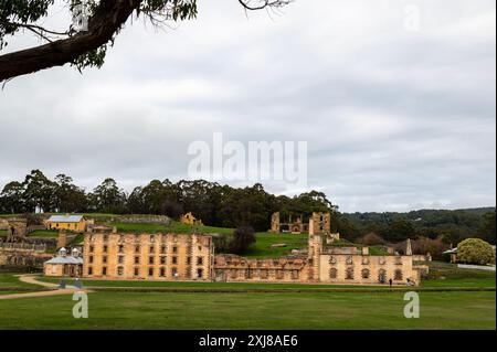 Les ruines du long pénitencier qui à une époque avait 136 cellules séparées à Port Arthur. Elle a servi de prison principale entre 1833 et 1877. La prison g Banque D'Images