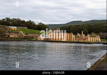 Les ruines du long pénitencier qui à une époque avait 136 cellules séparées à Port Arthur. Elle a servi de prison principale entre 1833 et 1877. La prison g Banque D'Images