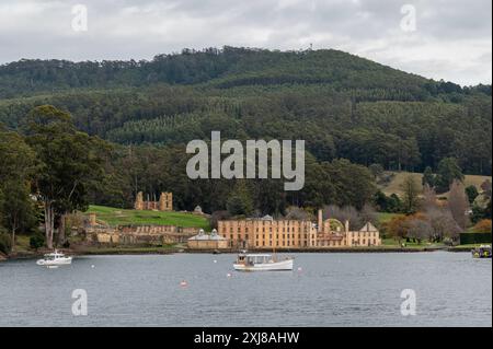 Les ruines du long pénitencier qui à une époque avait 136 cellules séparées à Port Arthur. Elle a servi de prison principale entre 1833 et 1877. La prison g Banque D'Images