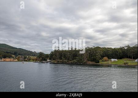 Les ruines du long pénitencier qui à une époque avait 136 cellules séparées à Port Arthur. Elle a servi de prison principale entre 1833 et 1877. La prison g Banque D'Images