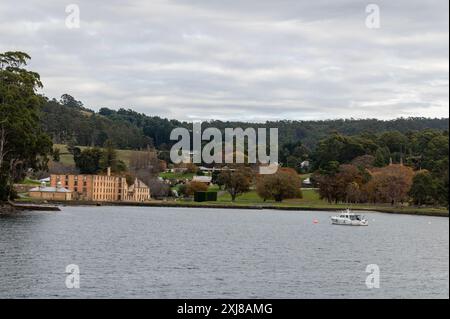 Les ruines du long pénitencier qui à une époque avait 136 cellules séparées à Port Arthur. Elle a servi de prison principale entre 1833 et 1877. La prison g Banque D'Images