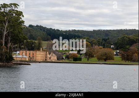 Les ruines du long pénitencier qui à une époque avait 136 cellules séparées à Port Arthur. Elle a servi de prison principale entre 1833 et 1877. La prison g Banque D'Images