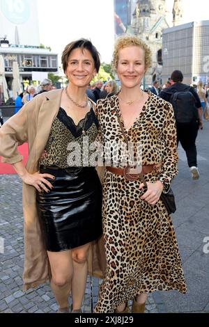 Christina Hecke mit Ehefrau Stefanie Henn BEI der Premiere des Kinofilms Die Ermittlung im Zoo Palast. Berlin, 16.07.2024 *** Christina Hecke avec sa femme Stefanie Henn à la première du film Die Ermittlung au Zoo Palast Berlin, 16 07 2024 Foto:XF.xKernx/xFuturexImagex ermittlung 4703 Banque D'Images