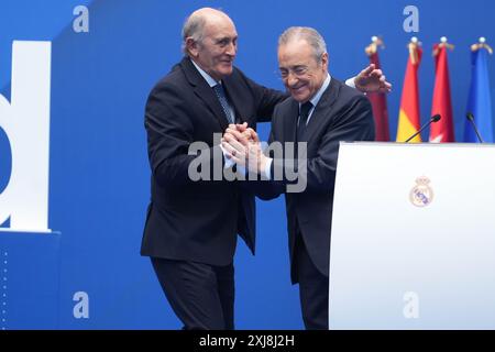 Madrid, Espagne. 16 juillet 2024. Président d'honneur du Real Madrid Jose MARTINEZ PIRRI, Président du Real Madrid Florentino PEREZ lors de la présentation de Kylian Mbappé en tant que nouveau joueur du Real Madrid CF le 16 juillet 2024 au stade Santiago Bernabeu de Madrid, Espagne - photo Laurent Lairys/DPPI crédit : DPPI Media/Alamy Live News Banque D'Images