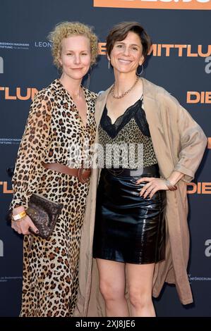 Christina Hecke mit Ehefrau Stefanie Henn BEI der Premiere des Kinofilms Die Ermittlung im Zoo Palast. Berlin, 16.07.2024 *** Christina Hecke avec sa femme Stefanie Henn à la première du film Die Ermittlung au Zoo Palast Berlin, 16 07 2024 Foto:XF.xKernx/xFuturexImagex ermittlung 4792 Banque D'Images