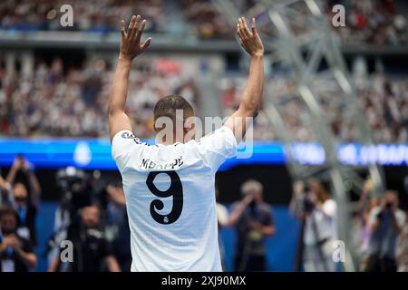 MADRID, ESPAGNE - 16 JUILLET : la nouvelle signature du Real Madrid, Kylian Mbappe, est dévoilée à l'Estadio Santiago Bernabeu le 16 juillet 2024 à Madrid, Espagne. (Photo de QSP) Banque D'Images