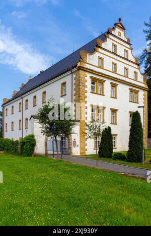 Château de Šluknov (Sluknowski Zamek), Šluknov-stred, région de Bohême du Nord, Tchéquie (République tchèque). Le château a été construit dans le style Renaissance betwe Banque D'Images