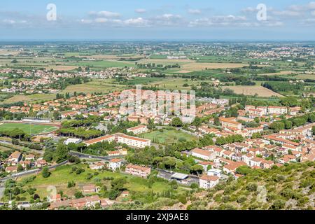 Vue aérienne panoramique de San Giuliano terme et ses environs, Pise, Italie Banque D'Images