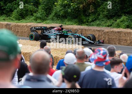 2021 Mercedes-AMG F1 W12 E performance Formula 1 voiture remontant la piste de montée de colline au Goodwood Festival of Speed 2024 Motorsport Event, Royaume-Uni Banque D'Images