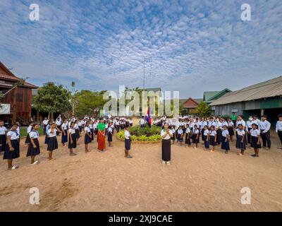 Écoliers à l'école verte de Kampong Tralach, Cambodge, Indochine, Asie du Sud-est, Asie Copyright : MichaelxNolan 1112-9075 Editorial use Onl Banque D'Images