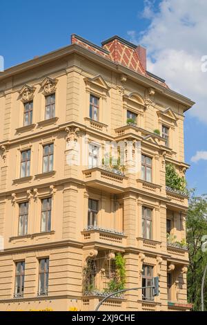 Altbau, Hauptstraße, Richard-von-Weizsäcker-Platz, Schöneberg, Tempelhof-Schöneberg, Berlin, Deutschland *** ancien bâtiment, Hauptstraße, Richard von Weizsäcker Platz, Schöneberg, Tempelhof Schöneberg, Berlin, Allemagne Banque D'Images