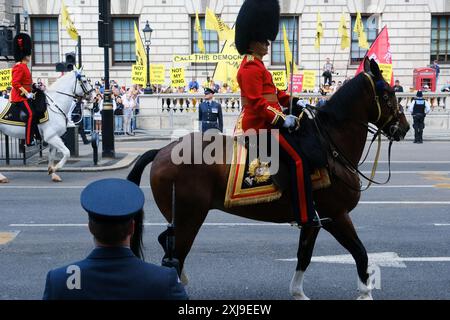 Whitehall, Londres, Royaume-Uni. 17 juillet 2024. L'ouverture du Parlement par l'État, les manifestants républicains sur Whitehall. Credit : Matthew Chattle/Alamy Live News Banque D'Images