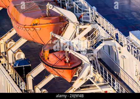 Gothenburg, Suède - 05 mars 2024 : bateaux de sauvetage d'un grand ferry Banque D'Images