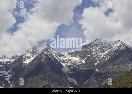 Pir Panjal chaîne de montagne vue dans la vallée de Pattan de Lauhal et Spiti dans l'Himachal Pradesh, Inde, Asie Copyright : ArunxSharma 1381-58 Banque D'Images