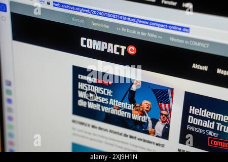 17 juillet 2024 : le site Web de Compact Magazine, interdit par Nancy Faeser, est toujours accessible via les archives Wayback un jour après l'interdiction. Écran d'ordinateur avec le site Web disponible dans les archives. POUR USAGE ÉDITORIAL EXCLUSIF *** Die Website vom von Nancy Faeser verbotene Compact Magazin ist einen Tag nach dem Verbot über das Wayback Archiv weiter aufrufbar. Computer Bildschirm mit der im Archiv vorhandenen site web. NUR ZUR REDAKTIONELLEN VERWENDUNG Banque D'Images