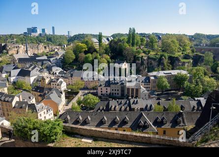 Europe, Luxembourg, Luxembourg ville de Luxembourg, vues sur la vieille ville et les gorges de l'Alzette vers le plateau de Kirchberg Banque D'Images