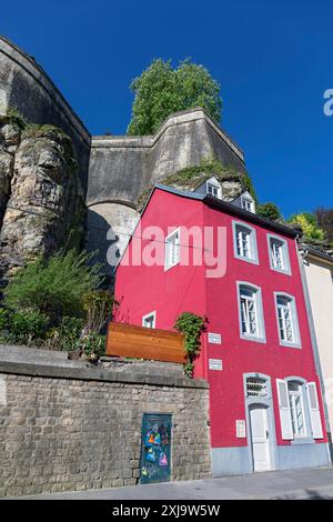 Europe, Luxembourg, Luxembourg ville, maisons mitoyennes traditionnelles rue Saint-Ulric, en contrebas de la Citadelle du Saint-esprit Banque D'Images