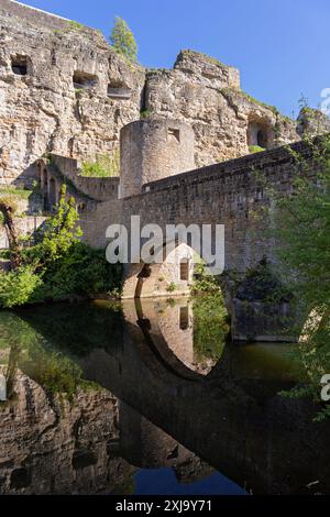 Europe, Luxembourg, ville de Luxembourg, l'ancien pont de Stierchen traversant la rivière Alzette, au-dessous des fortifications des Casemates du Bock Banque D'Images