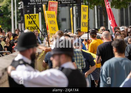 Londres, Royaume-Uni. 17 juillet 2024. Manifestants anti-royalistes à l'ouverture du Parlement à Londres, crédit : Ian Davidson/Alamy Live News Banque D'Images