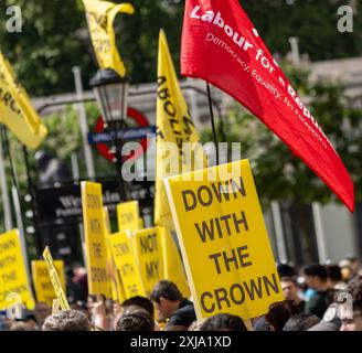 Londres, Royaume-Uni. 17 juillet 2024. Manifestants anti-royalistes à l'ouverture du Parlement à Londres, crédit : Ian Davidson/Alamy Live News Banque D'Images