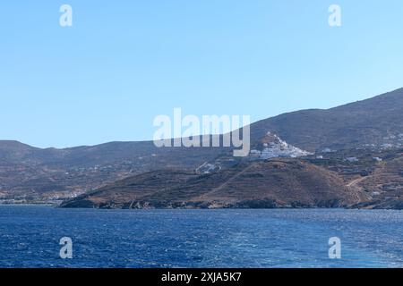 Vue du village d'iOS Grèce à distance Banque D'Images