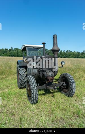 Tracteur historique Lanz Bulldog. Le Lanz Bulldog était un tracteur fabriqué par Heinrich Lanz AG à Mannheim, dans le Bade-Wuerttemberg, en Allemagne. Banque D'Images