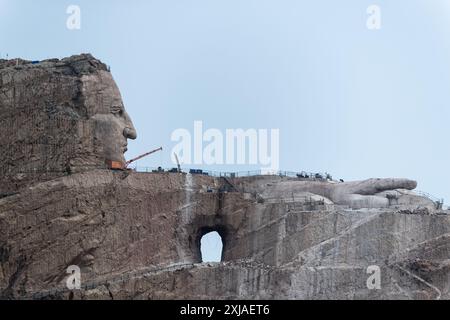 Commandé en 1931, le travail sur le Crazy Horse Memorial n'a commencé qu'en 1948. Aujourd'hui, entièrement financé par des dons et des frais de parc, les travaux se poursuivent. Banque D'Images