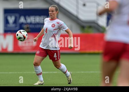 Daio Wasabi Stayen Stadium Emma Faerge (4) du Danemark photographié lors d'un match de football entre les équipes nationales féminines de Belgique, appelées les Red Flames et du Danemark lors de la cinquième journée du groupe A2 dans la phase de championnat de la compétition des qualifications européennes féminines de l'UEFA 2023-24, le vendredi 12 juillet 2024 à Sint-Truiden , Belgique . Photo SPP | David Catry (David Catry / SPP) Banque D'Images