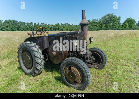 Tracteur historique Lanz Bulldog. Le Lanz Bulldog était un tracteur fabriqué par Heinrich Lanz AG à Mannheim, dans le Bade-Wuerttemberg, en Allemagne. Banque D'Images