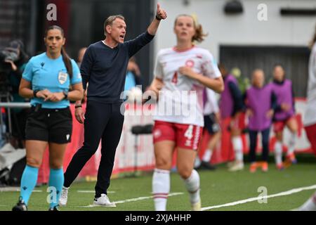 Sint Truiden, Belgique. 12 juillet 2024. Andree Jeglertz, entraîneure-chef du stade Daio Wasabi Stayen, danoise, photographiée lors d'un match de football opposant les équipes nationales féminines de Belgique, appelées les Red Flames, et du Danemark lors de la cinquième journée de match du groupe A2 dans la phase de la compétition des qualifications européennes féminines de l'UEFA 2023-24, le vendredi 12 juillet 2024 à Sint-Truiden, Belgique . Photo SPP | David Catry (David Catry/SPP) crédit : SPP Sport Press photo. /Alamy Live News Banque D'Images