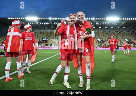 Sint Truiden, Belgique. 12 juillet 2024. Daio Wasabi Stayen Stadium Janni Thomsen (19 ans) du Danemark et Amalie Vangsgaard (9 ans) du Danemark célèbrent après avoir remporté un match de football entre les équipes nationales féminines de Belgique, appelé les Red Flames et le Danemark pour la cinquième journée du Groupe A2 dans la phase de championnat des qualifications européennes féminines de l'UEFA 2023-24, le vendredi 12 juillet 2024 à Sint-Truiden, Belgique . Photo SPP | David Catry (David Catry/SPP) crédit : SPP Sport Press photo. /Alamy Live News Banque D'Images