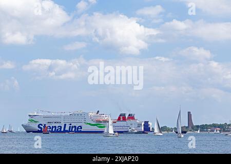 Ferry Stena Line, voiliers, nuages, Mémorial de la Marine, Laboe, semaine de Kiel, fjord de Kiel, Kiel, Schleswig-Holstein, Allemagne Banque D'Images