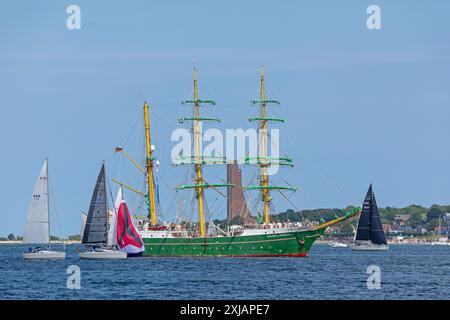 Voilier Alexander von Humboldt II, voiliers, Mémorial de la Marine, Laboe, Kiel week, fjord de Kiel, Kiel, Schleswig-Holstein, Allemagne Banque D'Images