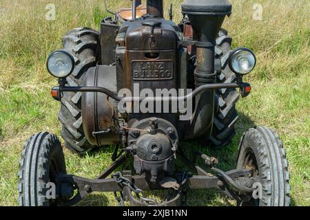 Tracteur historique Lanz Bulldog. Le Lanz Bulldog était un tracteur fabriqué par Heinrich Lanz AG à Mannheim, dans le Bade-Wuerttemberg, en Allemagne. Banque D'Images