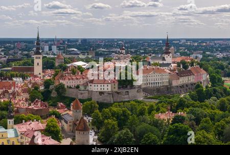 Photo drone aérienne de la vieille ville de Tallinn en Estonie Banque D'Images