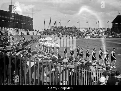 Cérémonie d'ouverture des Jeux Olympiques d'été 1924 - la cérémonie d'ouverture des Jeux Olympiques de Paris 1924 a eu lieu au stade Olympique de Colombes (aujourd'hui stade Yves-du-Manoir) le 5 juillet 1924 Banque D'Images